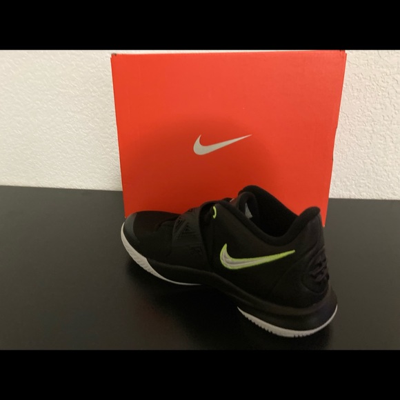 NEW NIKE KYRIE FLYTRAP III (GS) SIZE 4.5 5.5 6 6.5  BQ5620001 AUTHENTIC KIDS - Picture 11 of 16